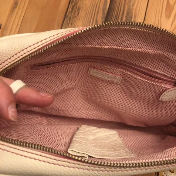 Dooney & Bourke White leather pink lining purse - Picture 3 of 8